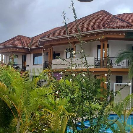 Mowicribs Hotel And Spa Entebbe Dış mekan fotoğraf
