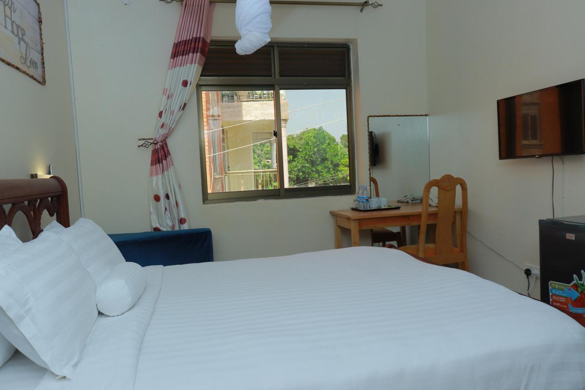 Mowicribs Hotel And Spa Entebbe Dış mekan fotoğraf