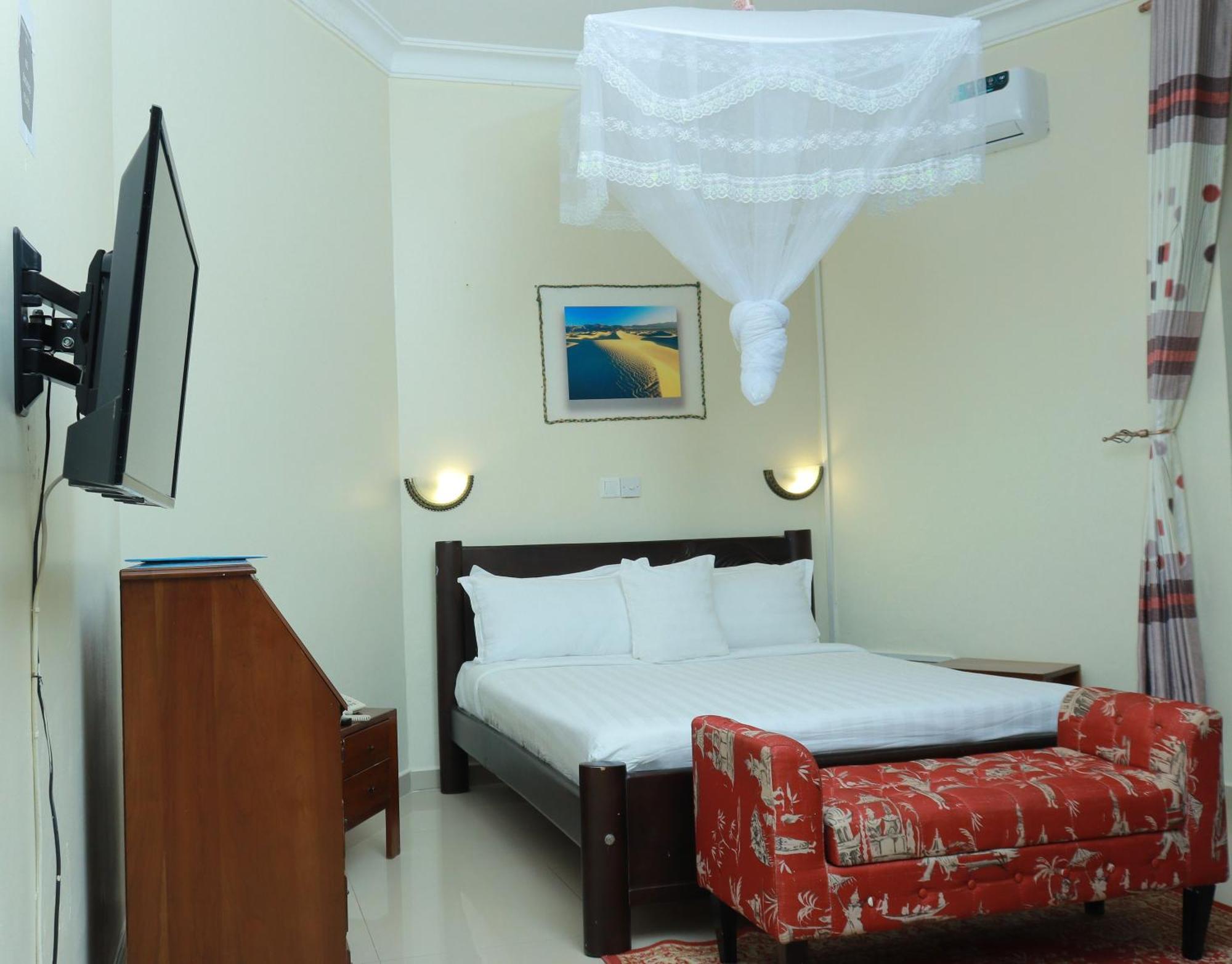 Mowicribs Hotel And Spa Entebbe Dış mekan fotoğraf