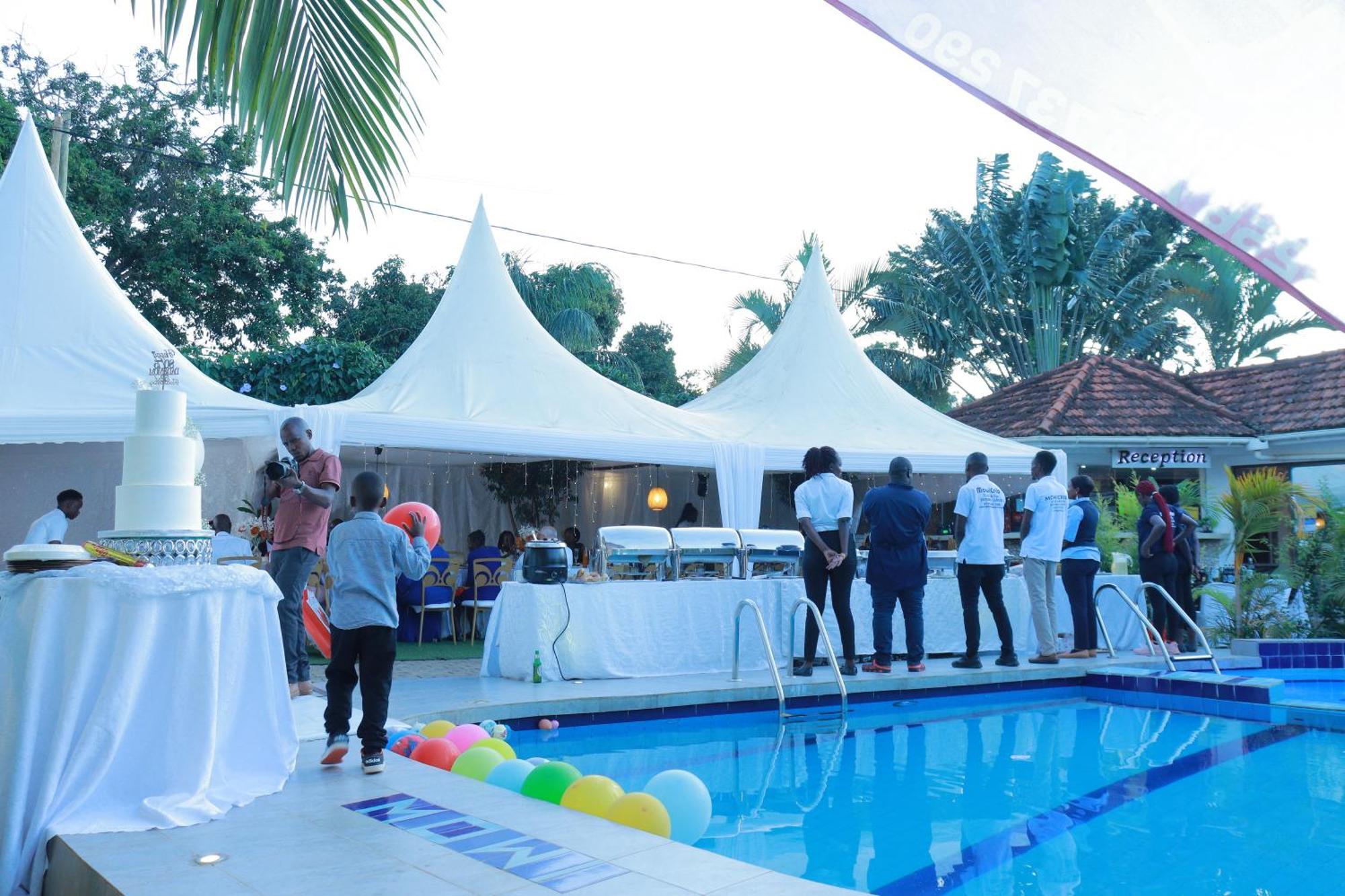Mowicribs Hotel And Spa Entebbe Dış mekan fotoğraf