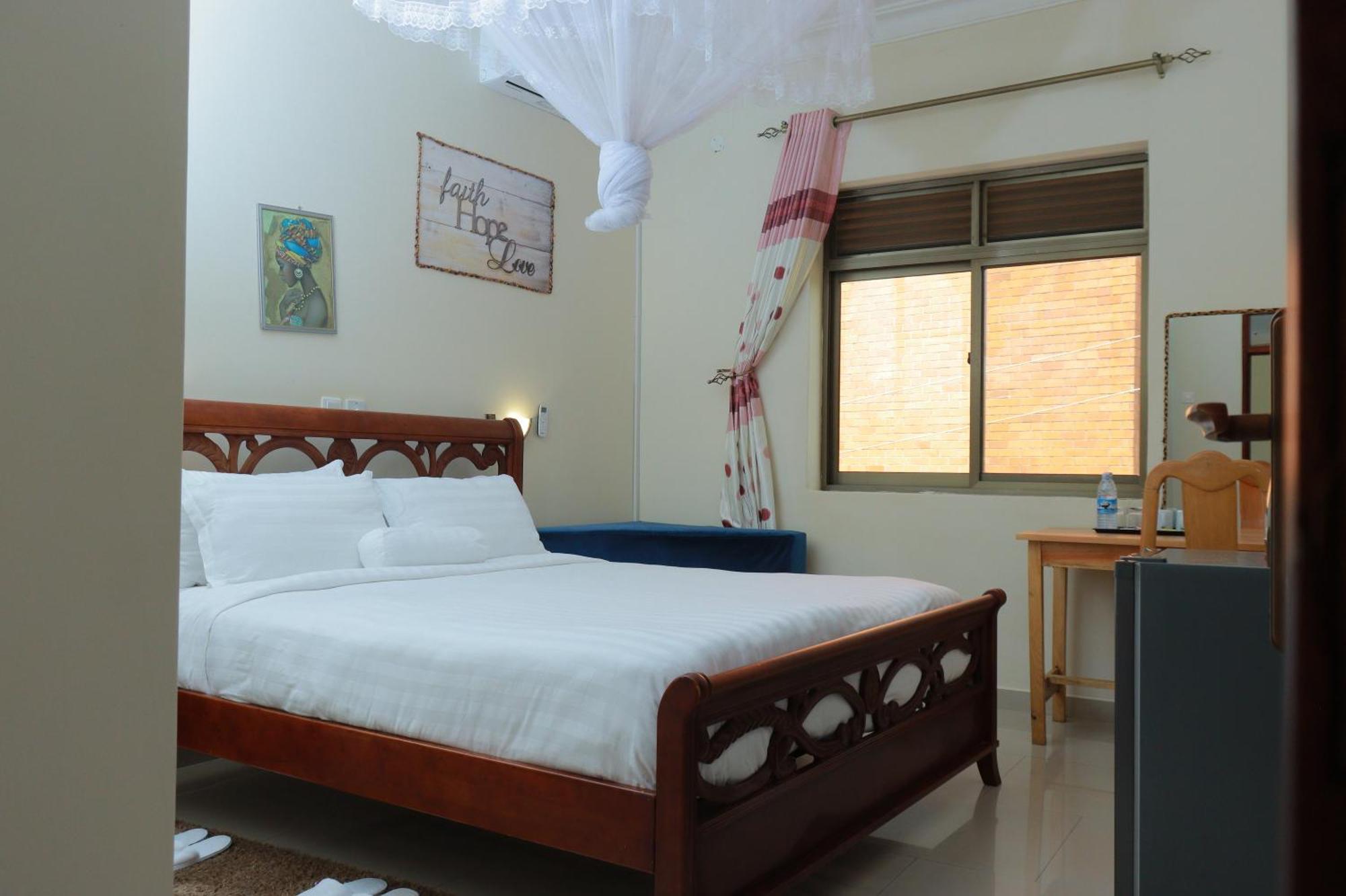 Mowicribs Hotel And Spa Entebbe Dış mekan fotoğraf
