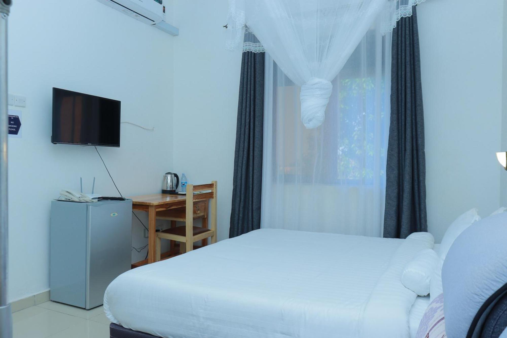 Mowicribs Hotel And Spa Entebbe Dış mekan fotoğraf