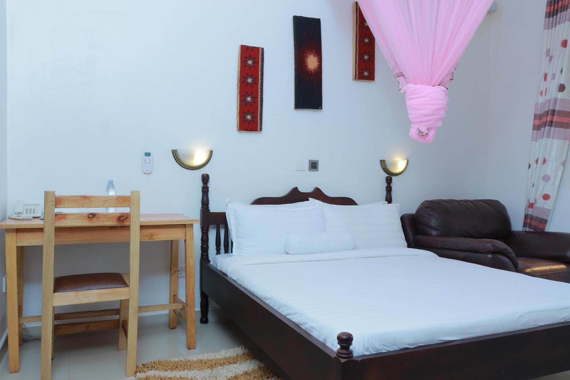 Mowicribs Hotel And Spa Entebbe Dış mekan fotoğraf
