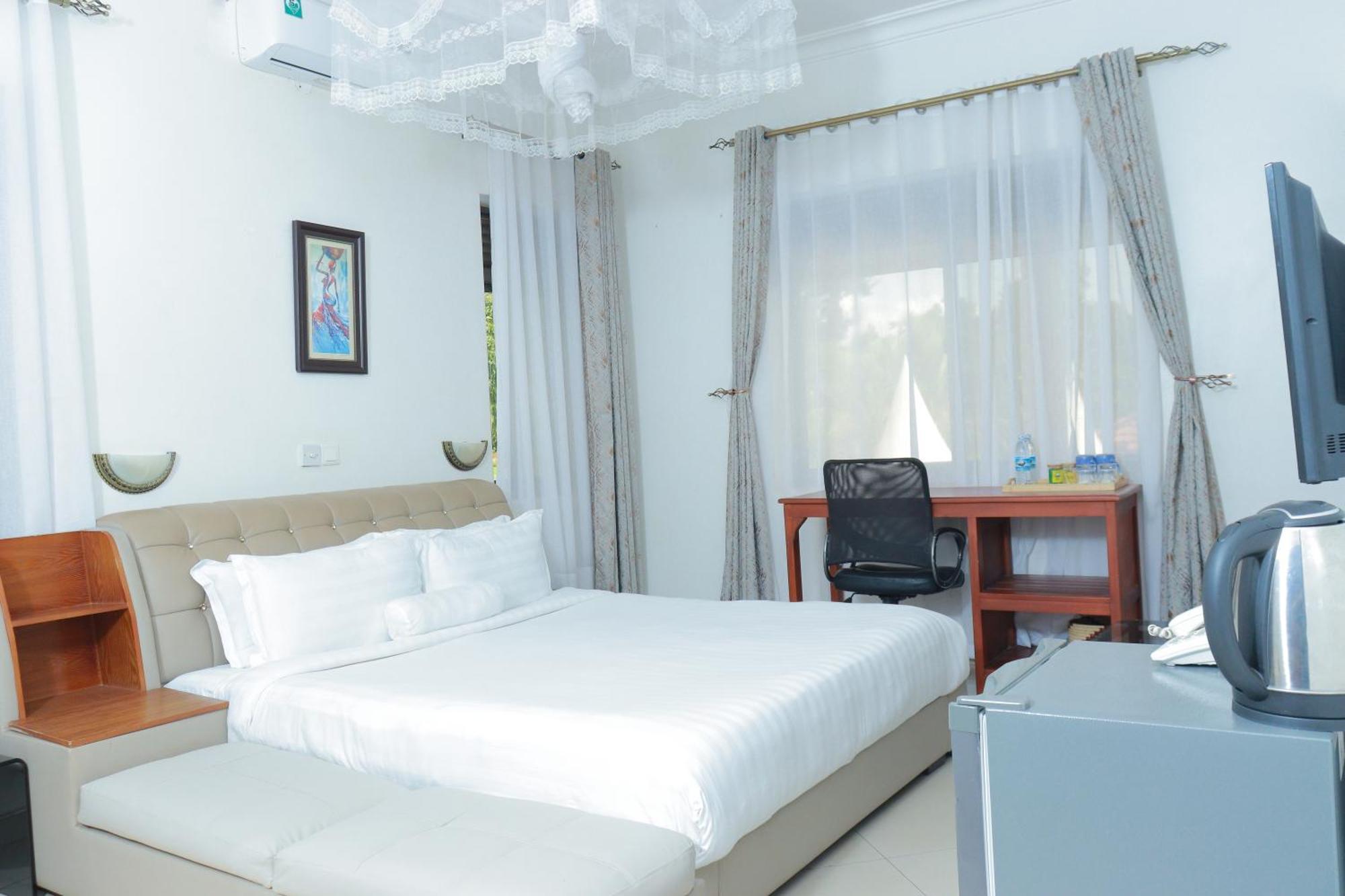 Mowicribs Hotel And Spa Entebbe Dış mekan fotoğraf