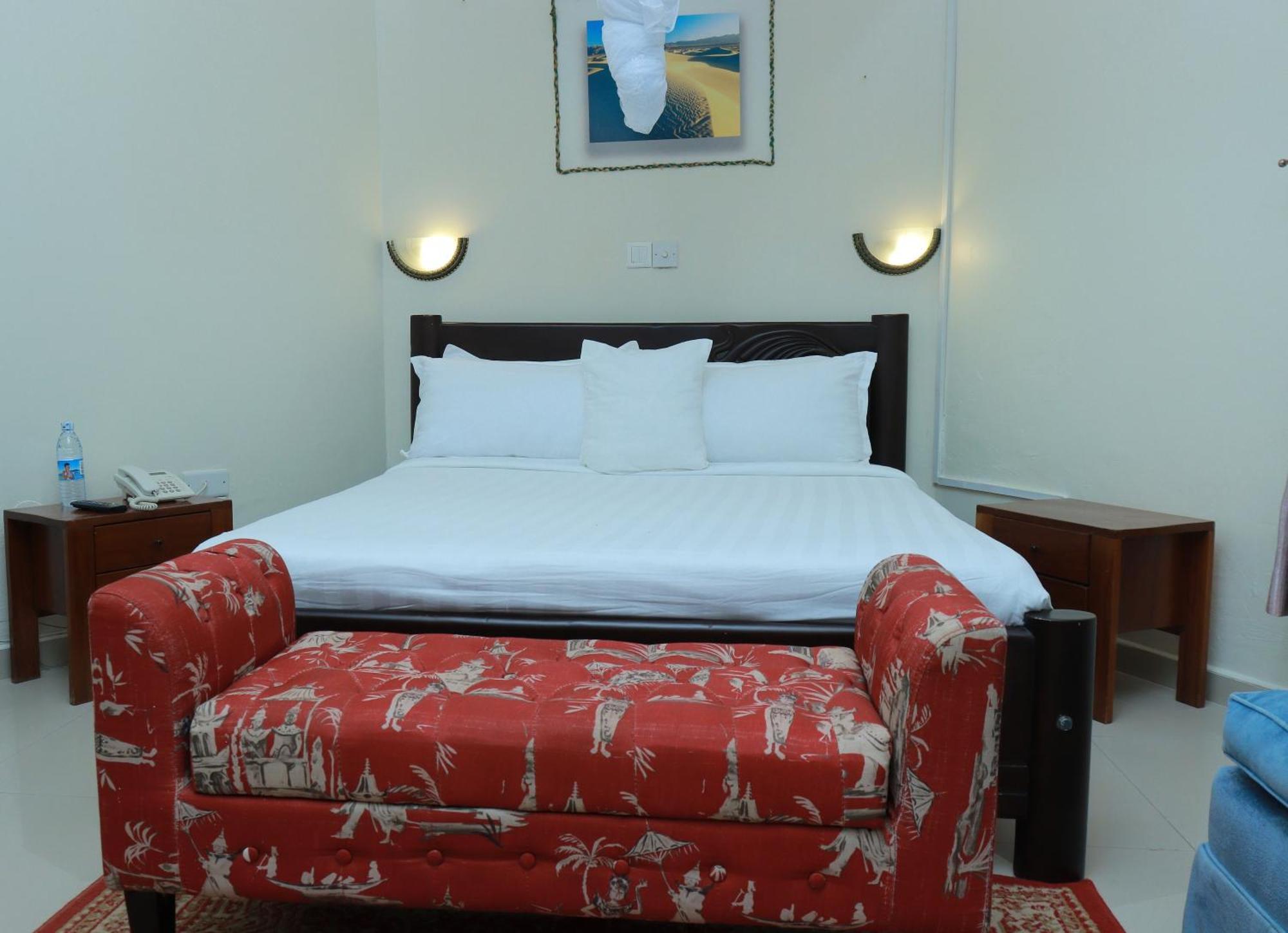 Mowicribs Hotel And Spa Entebbe Dış mekan fotoğraf