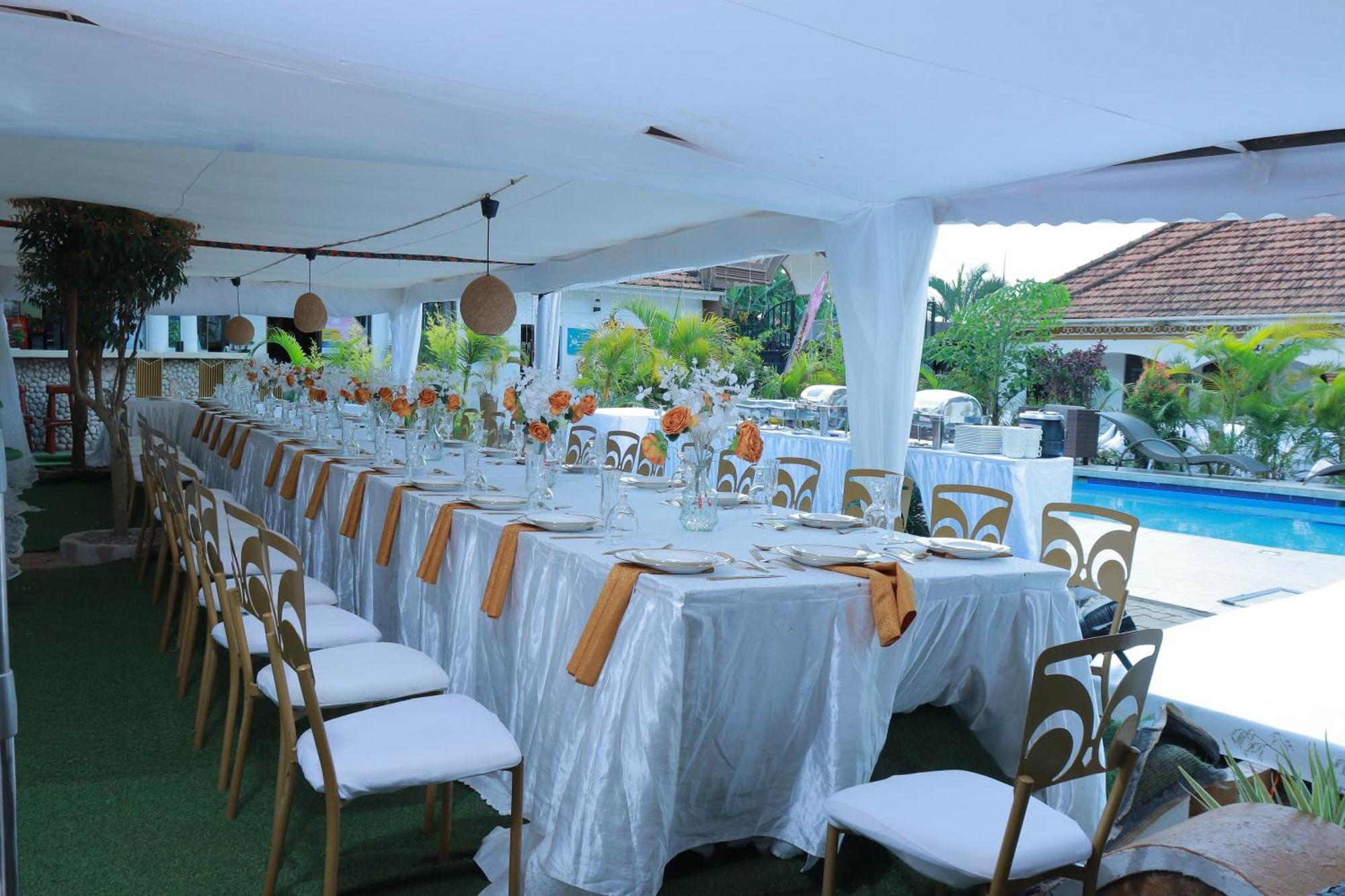 Mowicribs Hotel And Spa Entebbe Dış mekan fotoğraf