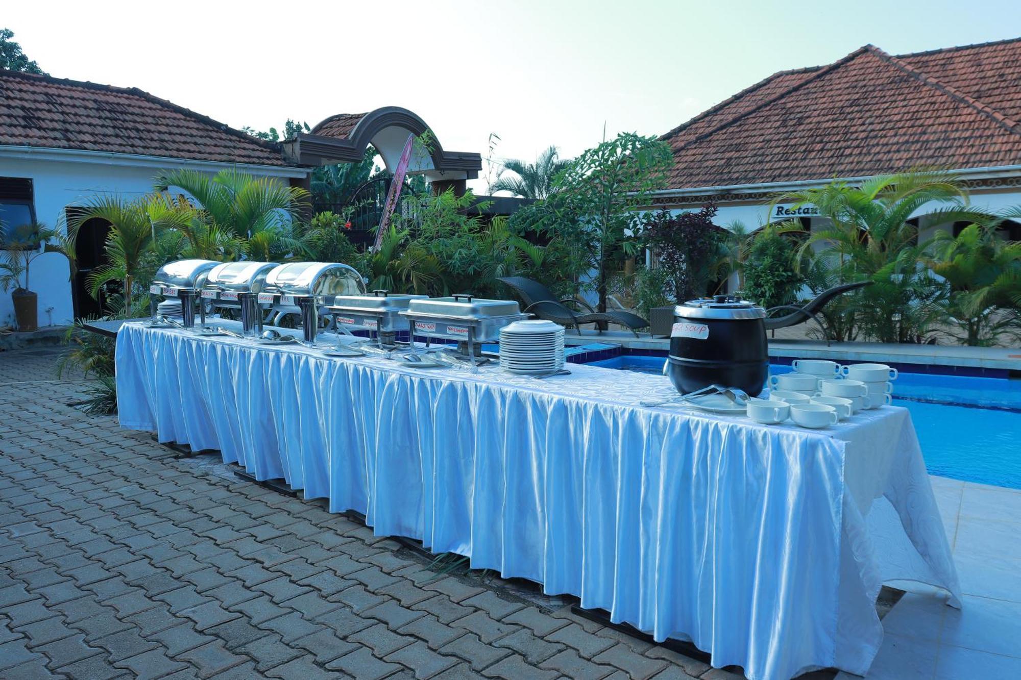 Mowicribs Hotel And Spa Entebbe Dış mekan fotoğraf