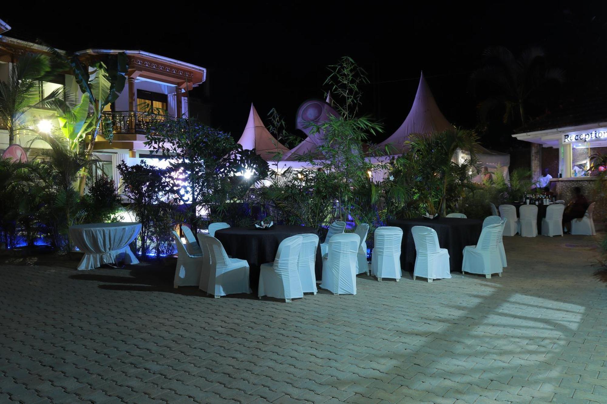 Mowicribs Hotel And Spa Entebbe Dış mekan fotoğraf